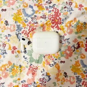 AirPods 3 (NO RIGHT AIRPOD)